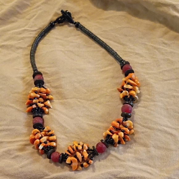 Vintage Coral Orange and Black Beaded Necklace Red and Peach Coral - Picture 4 of 7